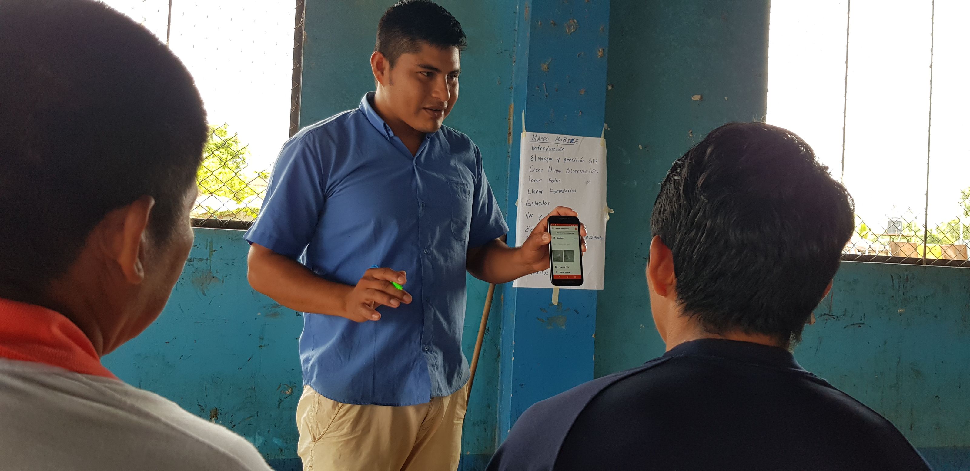 John Garcia Ruiz is one of the community monitor coordinators of the Tigre river basin. Here he is training monitors from other communities on using MAPEO Mobile for collecting evidence of oil contamination.